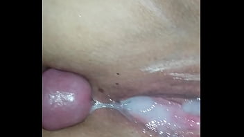 Cumming on wife&#039s pussy