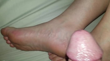 Cum on s. wife&#039s feet