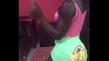 Crazybitch twerking hard for a customer before inserting an analPlug