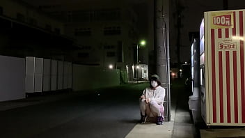 女装子まゆちゃんがミニスカニーハイで深夜の住宅街でパンツ露出から全裸で大股開きの露出プレイを楽しんでいる