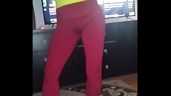 sunitaC Tanzt in roter Leggins